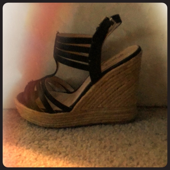 qupid black wedges